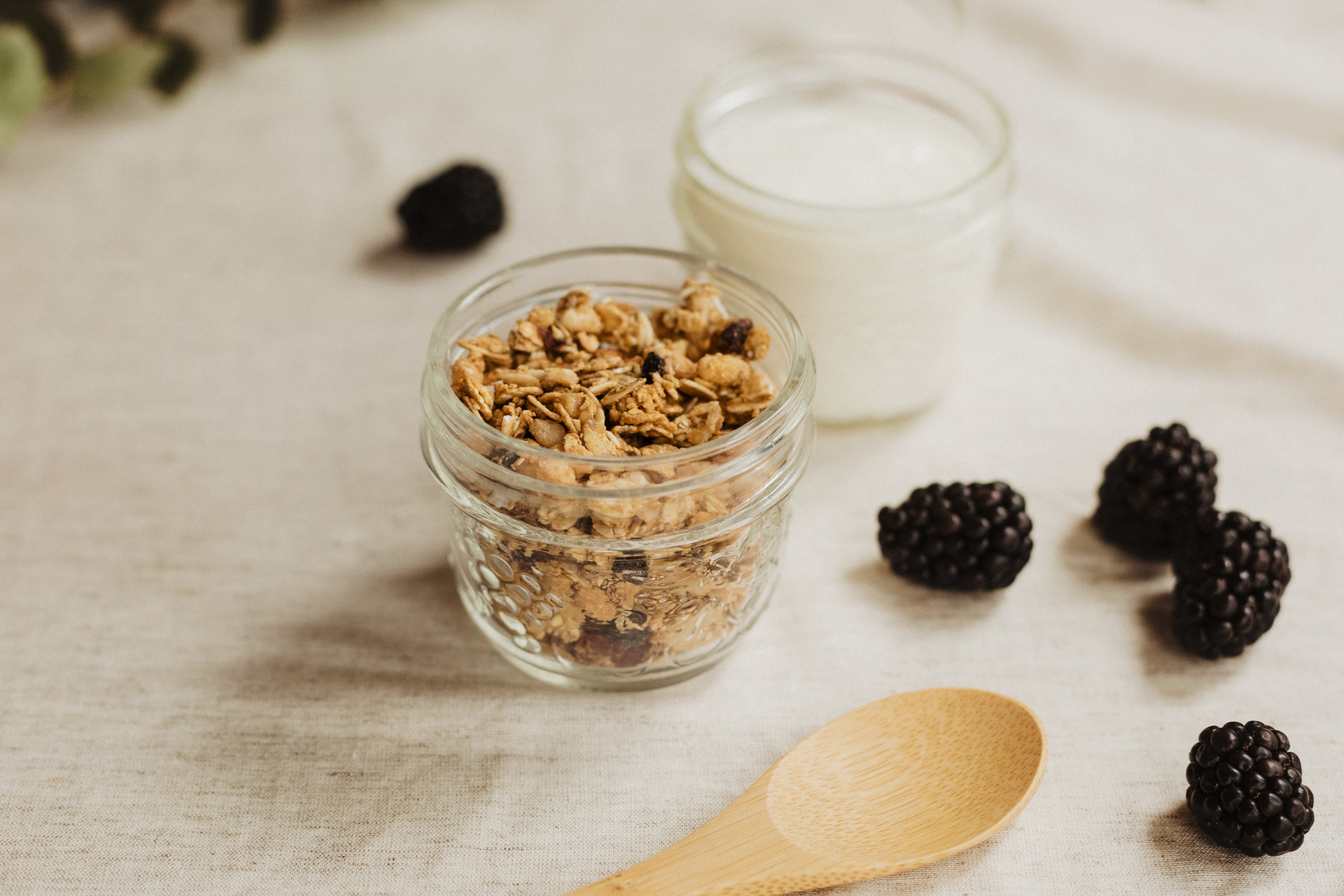 Healthy oatmeal pots for breakfast